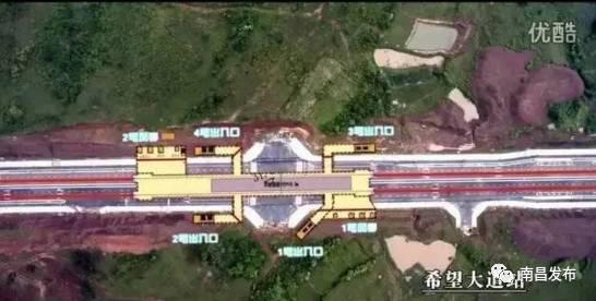 站前南大道站（地下三层岛式车站与二号线换乘）