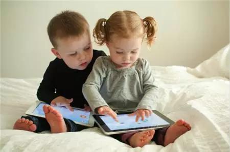 如今虚拟世界的的扩展、让小孩感内心孤独对事冷漠