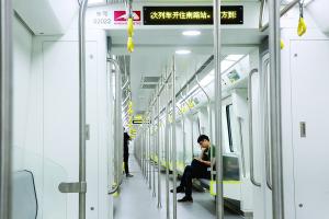 地铁2号线车厢内部