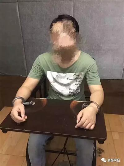 景德镇一蒙面男持刀抢劫奔驰女 抢走145元(图