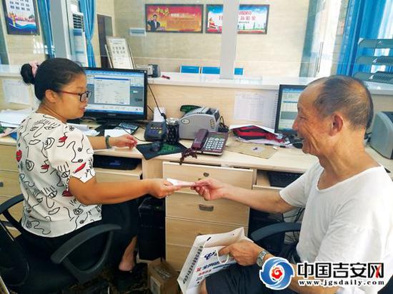 协商后彭老伯补缴所欠水费