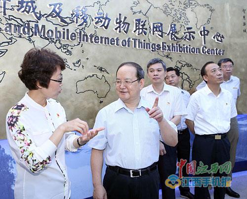 8月18日，省委书记、省人大常委会主任鹿心社在中国鹰潭移动物联网产业园调研。