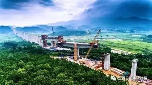▲正在火热建设中的昌赣客专。