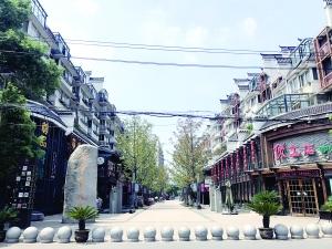 美食街冷冷清清