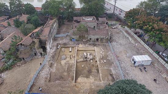 8月28日,江西抚州发现汤显祖家族墓园,墓园刚被清理出的全景图。视觉中国图