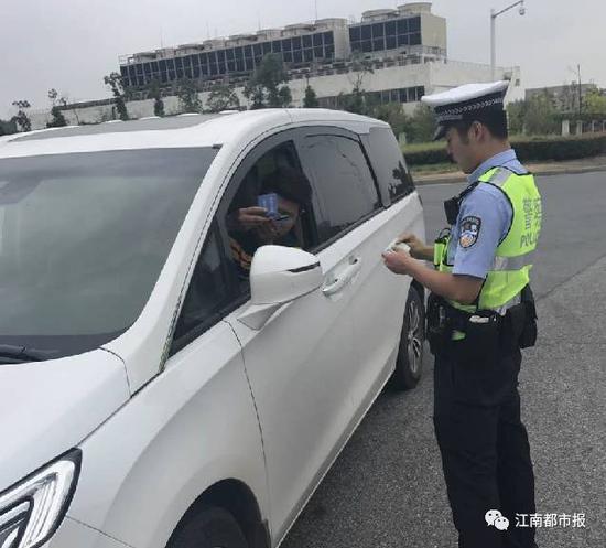 (机场交警纠处乱停网约)
