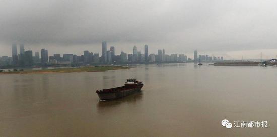 加快抚河和赣抚平原西总干渠水源地保护;