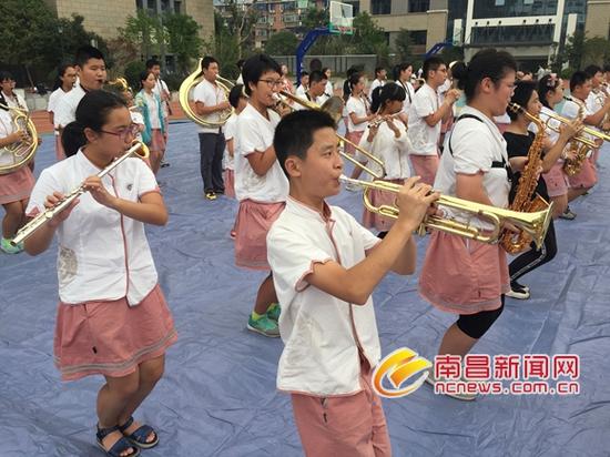 南昌少年管乐团备战国际军乐节