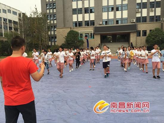 南昌少年管乐团备战国际军乐节