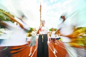 行进中的队伍气势如虹