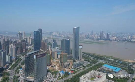 很多房主對政策的疑問在于:已經取得不動產權證,或者不動產權證正在辦理之中,受不受此次政策影響?