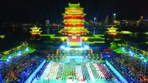 全体参演乐团一起演出