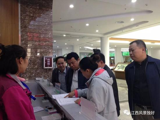 鹿心社给省假日办打电话 关心黄金周旅游工作