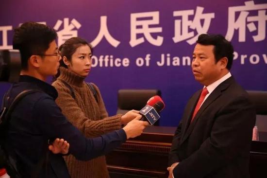 江西省旅游发展委员会副主任陈晓平接受媒体采访