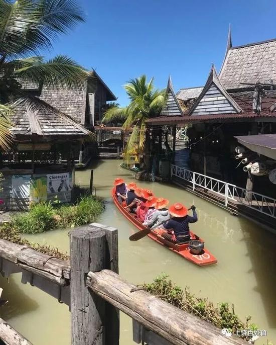 上饶一孝顺女儿带52岁准盲人父亲去泰国盲人