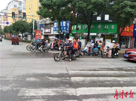 四海路与五洲路交叉口