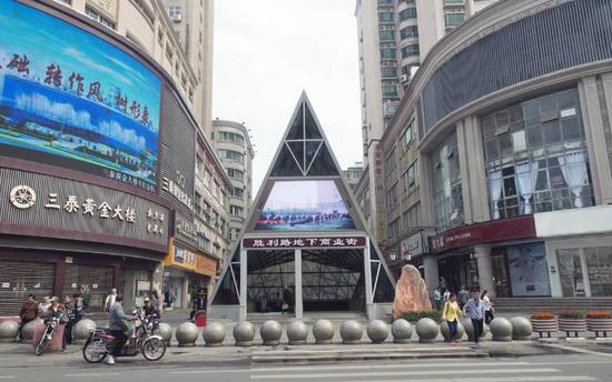 胜利路步行街位于南昌市城区中心,是一条百年老街,全长1.