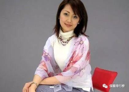 碧桂园董事局副主席杨惠妍财富净值1370.3亿元,位居榜单第六。