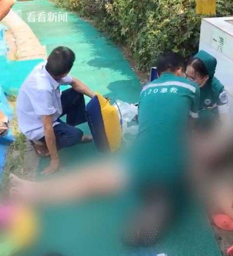 事发后,120急救人员赶到现场对女孩进行施救,遗憾的是,女孩经抢救无效