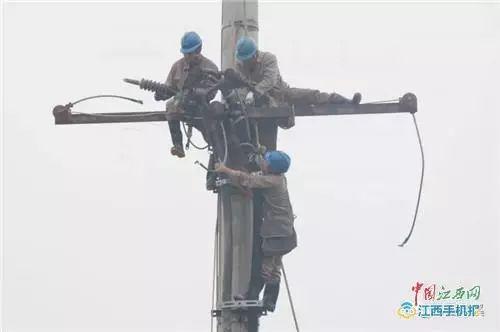 电力抢修工人