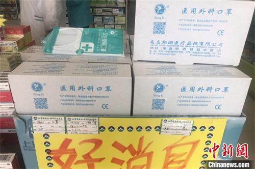 3月19日,江西南昌红谷滩新区一家药店内,口罩货源充足。 吴鹏泉摄