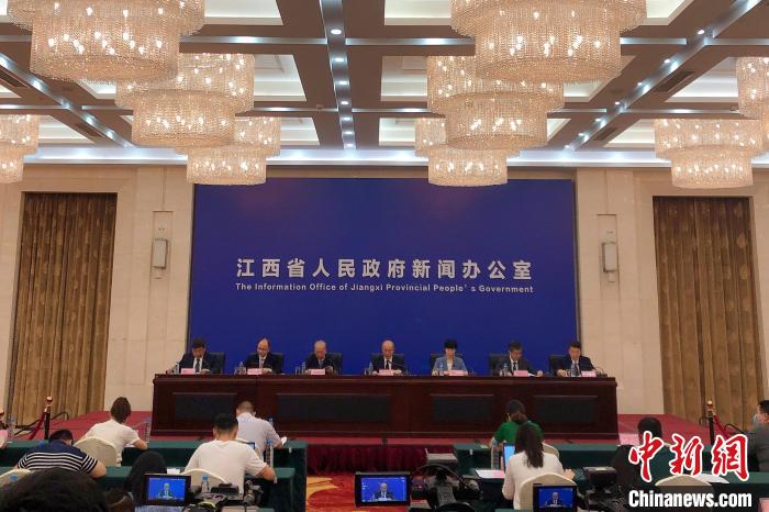 7月7日,江西省新冠肺炎疫情防控工作新闻发布会(第三十二场)在南昌举行。 吴鹏泉 摄