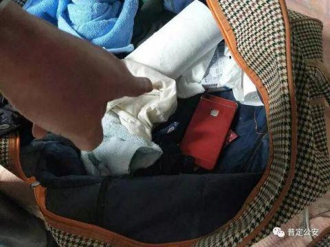 目前,胡某因盗窃被公安机关依法行政拘留。