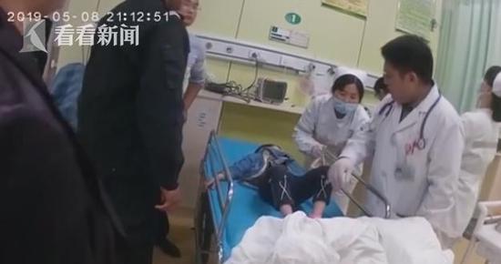 小区植被立功!4岁双胞胎姐妹17楼坠下奇迹生还