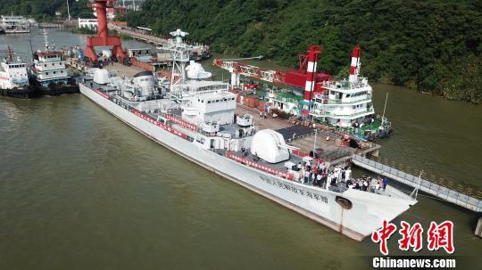 “九江舰”是中国研制建造的053H型护卫舰首舰,1976年4月25日入列服役,为国产第一代导弹护卫舰。 刘家 摄