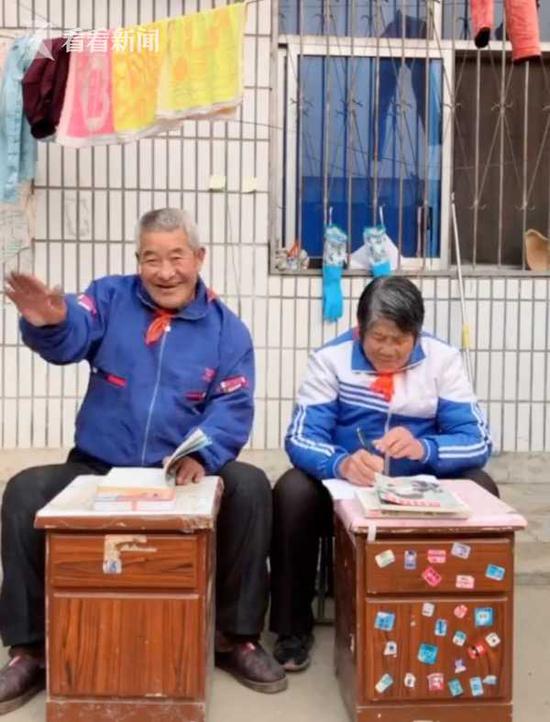 通过这样的方式,爷爷的抑郁症病情好了许多,也变得越来越开朗。
