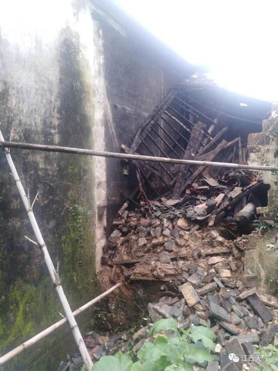 婺源段村组房屋倒塌。（图/陈小宇）