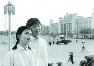 上世纪70年代的人民广场,是市民拍照合影必到之处
