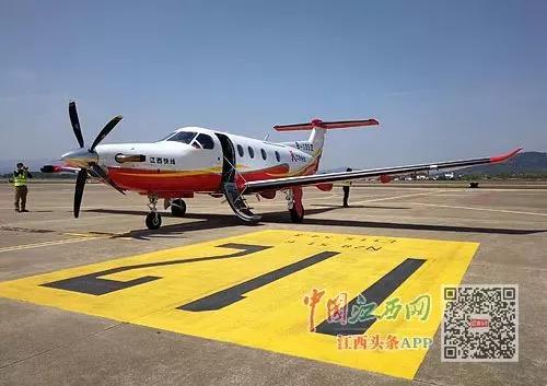停放在昌北机场的PC-12NG型飞机。