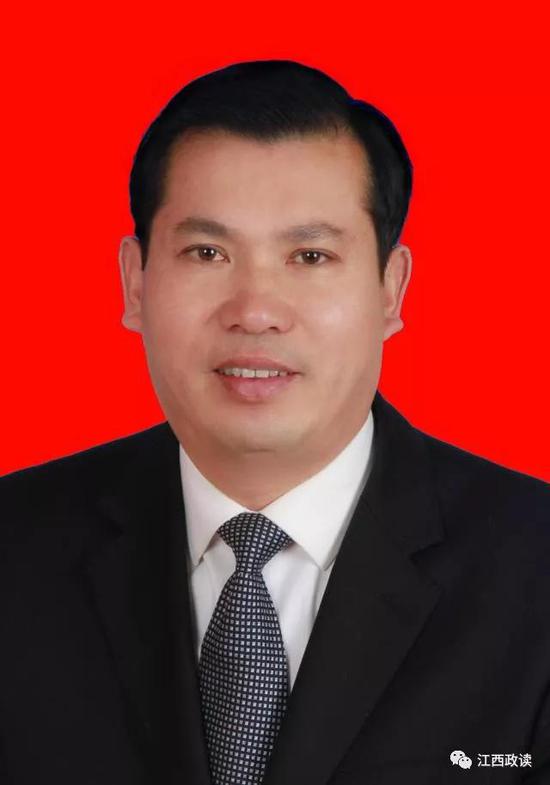 刘 洪