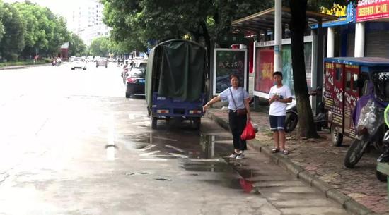目前开通的4条城乡线路的时刻表与价位表