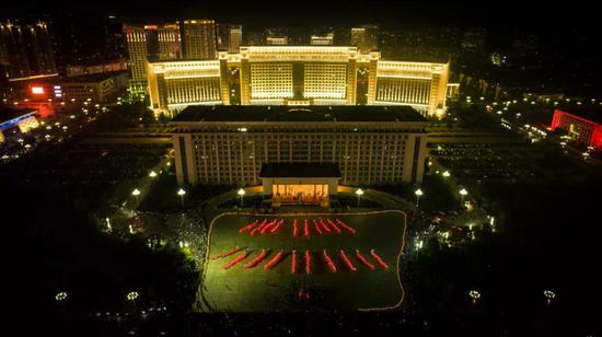 来源:刘松、冷海峰、记者章芳/文 周亮、朱洪 记者刘继刚/图
