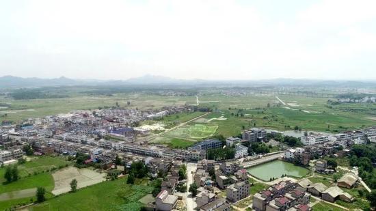 集镇航拍全景图