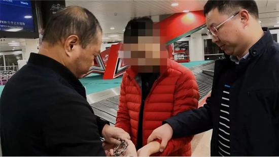 ▲吉安市警方成功劝说一名在境外涉黑逃犯回国,并主动向公安机关投案自首