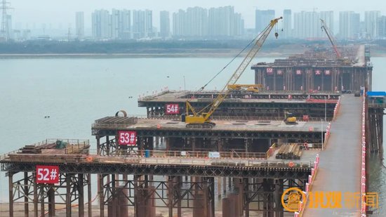 2022年2月初,春节期间复兴大桥建设不停工