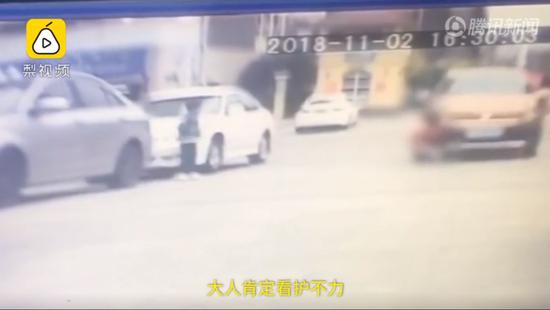 九江2岁幼童遭车碾压 交警判定:家长主责!