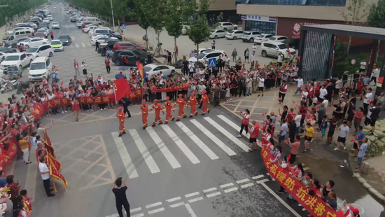 李铭剑。摄