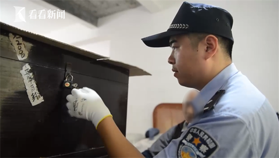 男子偷完钱佯装路人看热闹 却被1双名牌鞋出卖了