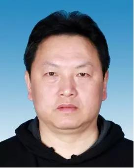 李 亮