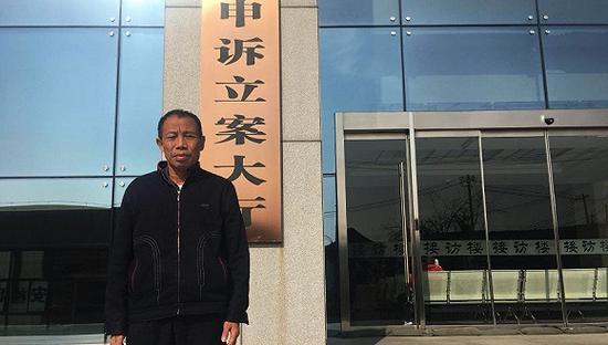 2018年10月18日,李锦莲在最高法申诉处。摄影:王昱倩