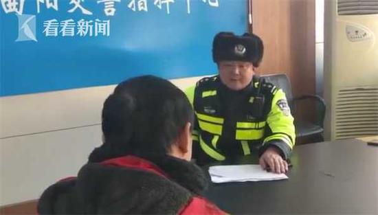 网友纷纷点赞:民警执法有力度更有温度。