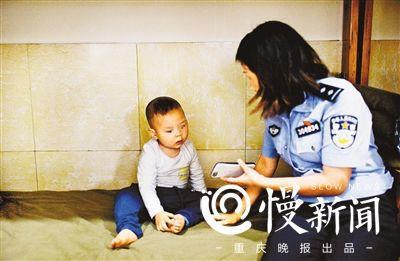 给小恺文听儿歌。