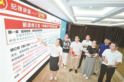 南昌市各级党组织共开设“纪律讲堂”上千所,构建起全方位、多层次、全时段的精准教育矩阵。丁南昌摄