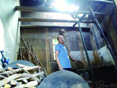 李锦莲回到老宅,房子已经漏雨无法居住