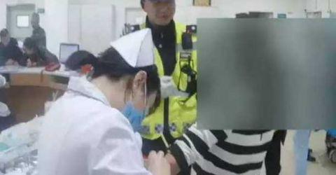 ▲女司机在医院进行血液抽检