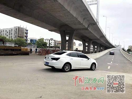 洪都高架洪北图书城上桥匝道口